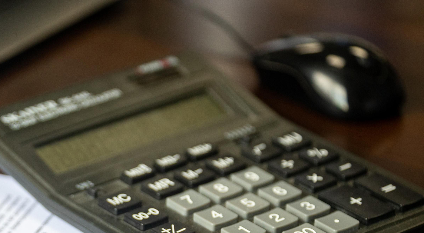 Calcul du besoin en fonds de roulement sur calculatrice de bureau